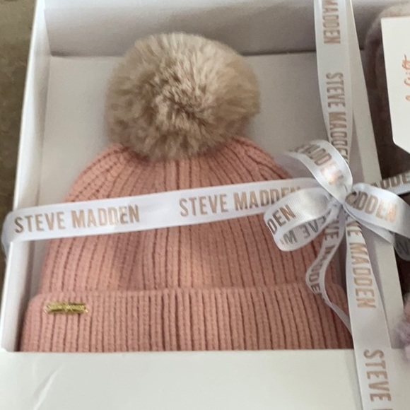 STEVE MADDEN Bobble Hat & Scarf Set Super Soft - Picture 3 of 4